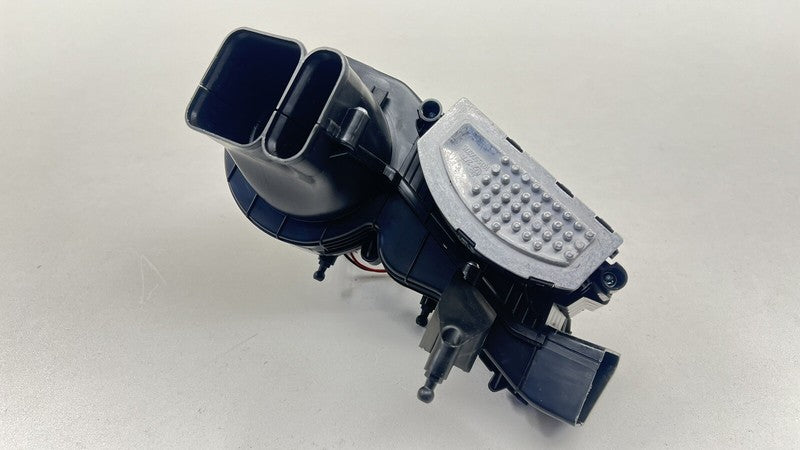 8T0 820 521 A / 8T0820521A 13-18 BENTLEY FLYING SPUR RIGHT HVAC AC AIR BOOSTER BLOWER MOTOR W/ RESISTOR OEM