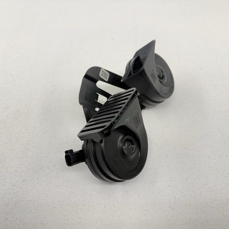 PR3T 13A803 AA / PR3T13A803AA 24-26 Ford Mustang Low High Note Pitch Tone Horn Siren Alarm Signal Pair OEM