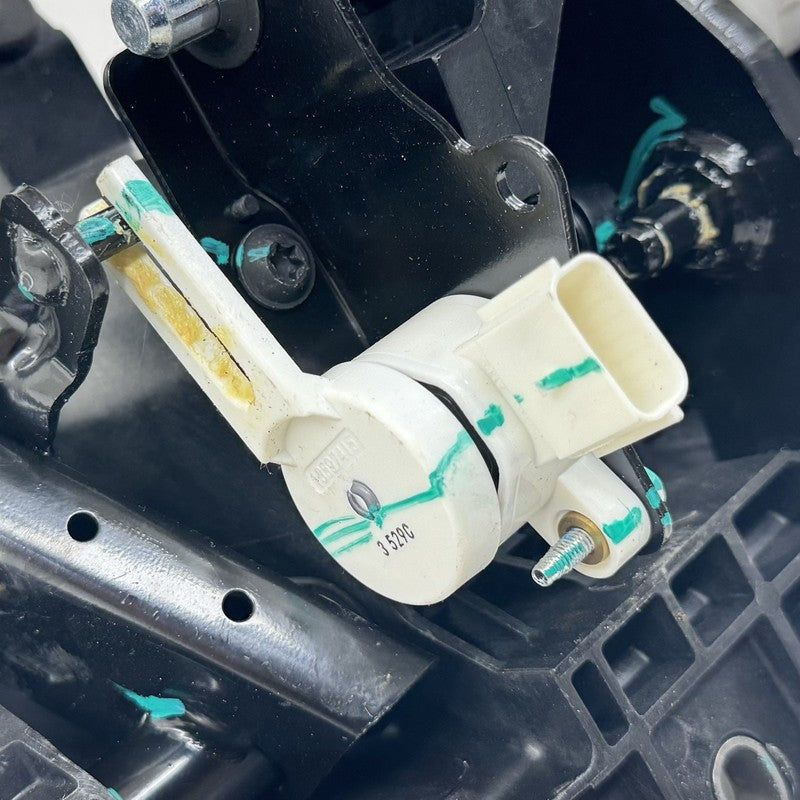 8514 4646 / 85144646 22-25 CADILLAC CT5 V BLACKWING MANUAL TRANS CLUTCH BRAKE PEDAL ASSEMBLY OEM