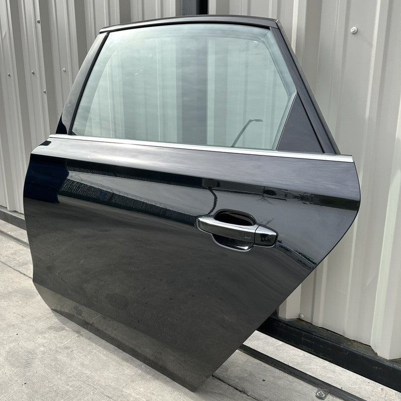 4H4 861 333 QBC / 4H4 861 333 / 4H4861333 11-18 AUDI A8L DRIVER LEFT REAR DOOR COMPLETE W/ GLASS PHANTOM BLACK PEARL OEM