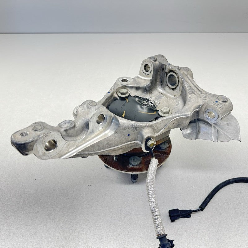 8551 6632 / 85516632 22-24 CADILLAC CT5 V BLACKWING RIGHT FRONT SPINDLE KNUCKLE HUB BEARING OEM