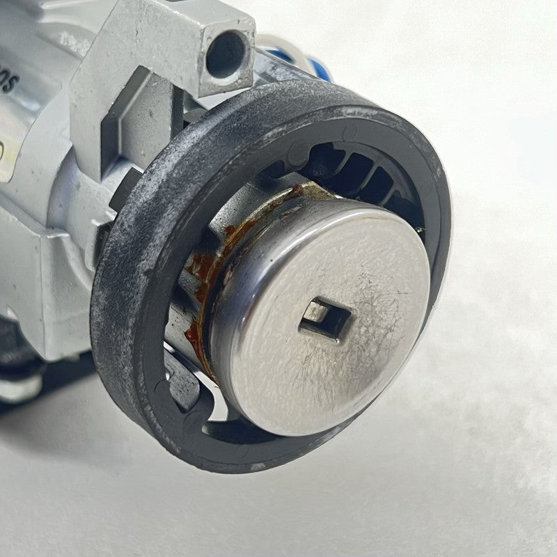 13502301 10-15 CHEVROLET CAMARO SS STEERING COLUMN IGNITION SWITCH CYLINDER WITH KEY OEM