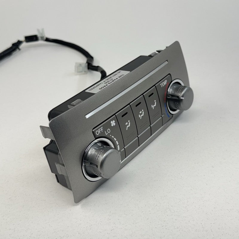 55900-48570 / 55900 / 48570 / 5590048570 11-13 Toyota Highlander Rear Console Climate Control Switch 55900-48570 OEM