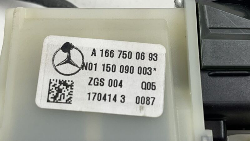1667500693 / A1667500693 / A 166 750 06 93 0693 13-16 MERCEDES GL350 X166 TAILGATE RELEASE HANDLE SWITCH W/ REAR VIEW CA