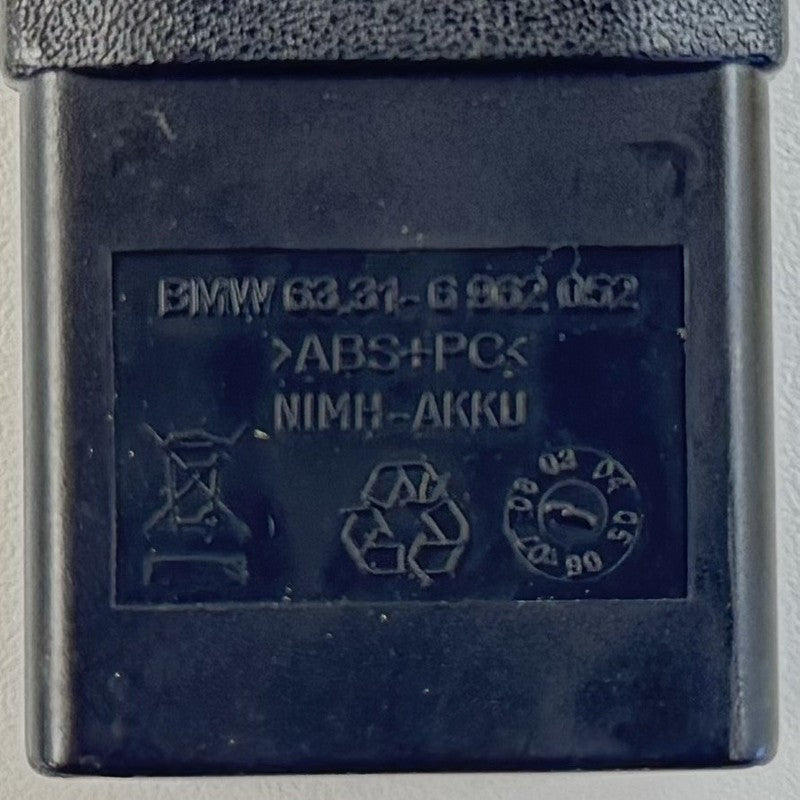 6 962 052 / 6962052 06-10 BMW M6 E63 E64 Rechargeable Glovebox Flashlight Flash Light Lamp 6962052