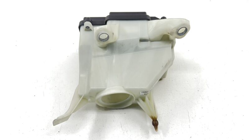 A 205 540 00 82 0082 / A2055400082 / 2055400082 15-18 MERCEDES-BENZ C63S W205 RIGHT REAR ENGINE BAY FUSE RELAY JUNCTION 