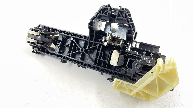 2047601034 / A2047601034 / A 204 760 10 34 1034 08-14 MERCEDES W204 W212 C E CLASS DRIVER LEFT REAR DOOR HANDLE BLACK OE