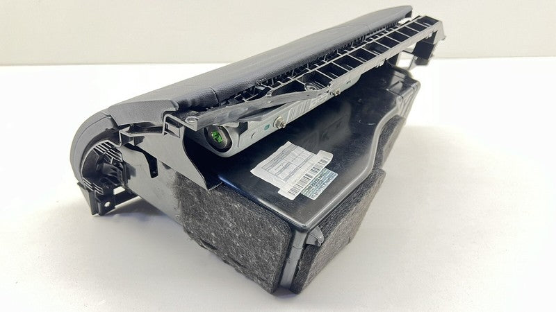 A218 680 02 91 0291 / A2186800291 / 2186800291 12-18 MERCEDES BENZ CLS550 W218 FRONT GLOVE BOX COMPARTMENT WITH KNEE AIR