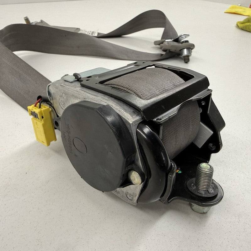 81450-TK8-A010-M1 / 81450 TK8 A010 M1 / 81450TK8A010M1 11-17 Honda Odyssey Passenger Right Front Seatbelt Seat Belt Retr