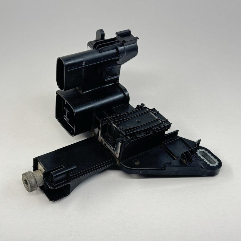 9 356 159 / 9356159 BMW F80 F82 F87 F30 F32 F36 Rear Battery Fuse Relay Junction Box 9356159 OEM