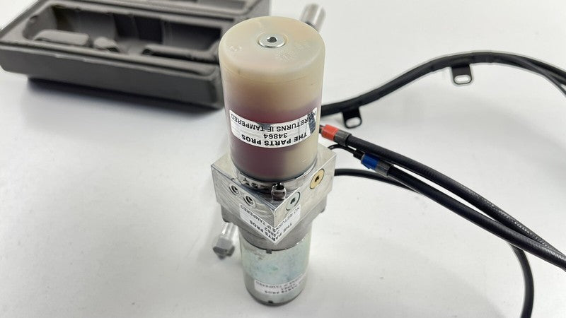 2218001548 / A2218001548 / A 221 800 15 48 1548 07-13 MERCEDES BENZ S550 W221 REAR TRUNK HYDRAULIC PULL DOWN CLOSE PUMP 