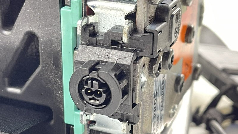 427 857 776 / 427857776 11-15 AUDI R8 SPYDER PASSENGER RIGHT FRONT SEATBELT SEAT BELT RETRACTOR OEM