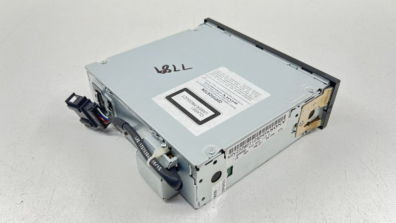 3W0 035 110 B / 3W0035110B 13-18 BENTLEY FLYING SPUR SONY MULTIMEDIA CD CHANGER PLAYER 3W0 035 110 B OEM