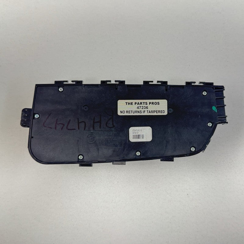 9 382 472 / 9382472 19-21 BMW M2 F87 Competition Right Front Seat Control Switch Module 9382472 OEM