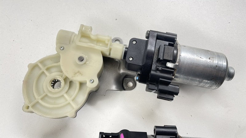 439440-10160 / 439440 10160 / 43944010160 07-12 LEXUS LS460 PASSENGER RIGHT FRONT SEAT ADJUSTMENT ADJUST MOTOR SET OEM