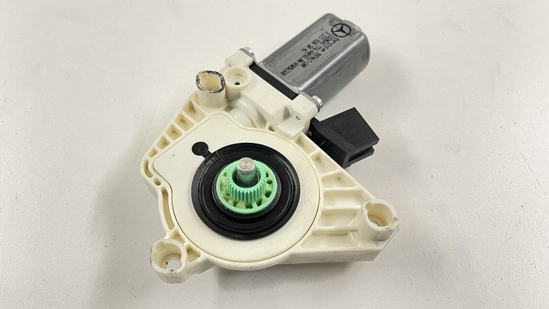 2218203042 / A2218203042 / A 221 820 30 42 3042 07-13 MERCEDES W221 S CLASS PASSENGER RIGHT REAR DOOR GLASS WINDOW MOTOR