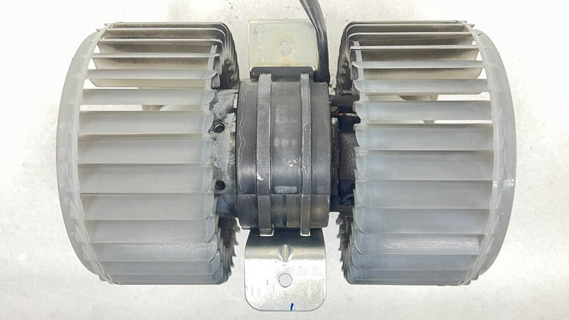 MF016070-0551 / MF016070 0551 / MF0160700551 13-18 BENTLEY FLYING SPUR HVAC HEATER CORE BOX BLOWER FAN MOTOR OEM