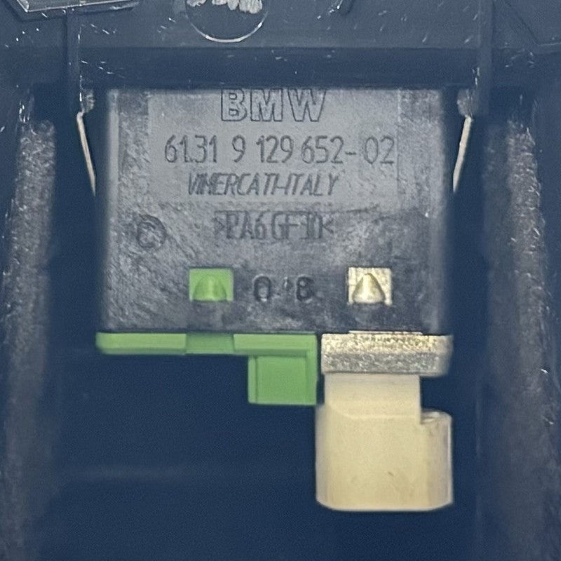 7 072 737 / 7072737 06-10 BMW M6 E63 E64 Center Console Armrest Arm Rest Cover 7072737 OEM