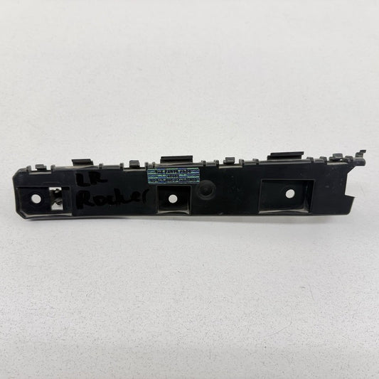 PR3B C290A05 A / PR3BC290A05A 24-26 Ford Mustang Left Rear Rocker Panel Side Skirt Retainer Bracket OEM