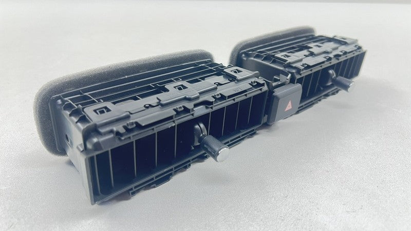 77610-T20-A0-20 / 77610 T20 A0 20 / 77610T20A020 24-25 ACURA INTEGRA TYPE S CENTER DASHBOARD AIR VENT WITH HAZARD SWITCH