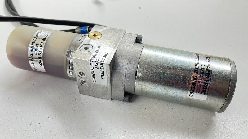 2218001548 / A2218001548 / A 221 800 15 48 1548 07-13 MERCEDES BENZ S550 W221 REAR TRUNK HYDRAULIC PULL DOWN CLOSE PUMP 