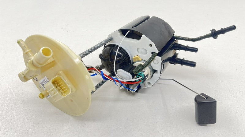 8561 7033 / 85617033 22-24 CADILLAC CT5 V BLACKWING GAS TANK FUEL PUMP SENDING UNIT 85617033 OEM