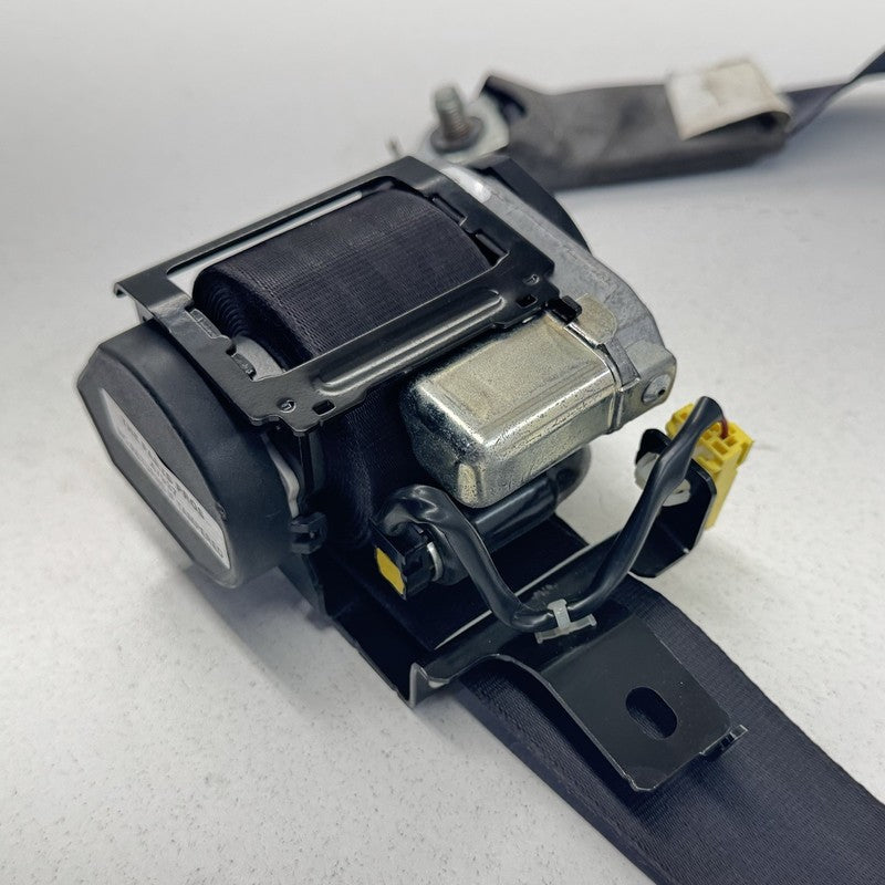 81450-TK8-A013-M1 / 81450 TK8 A013 M1 / 81450TK8A013M1 11-17 Honda Odyssey Passenger Right Front Seatbelt Seat Belt Retr