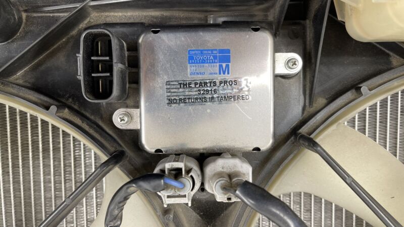 89257-30070 / 89257 30070 / 8925730070 07-12 LEXUS LS460 RADIATOR CONDENSER FAN ASSEMBLY OEM