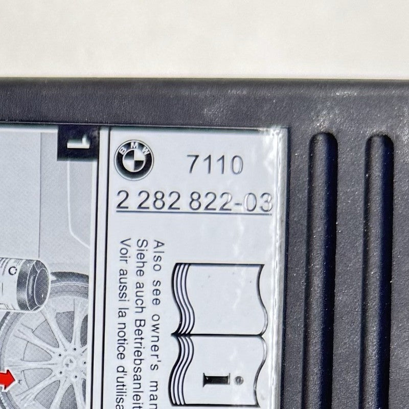 2 282 822 / 2282822 06-10 BMW M6 E63 E64 Emergency Air Compressor Tire Inflation Pump Kit OEM