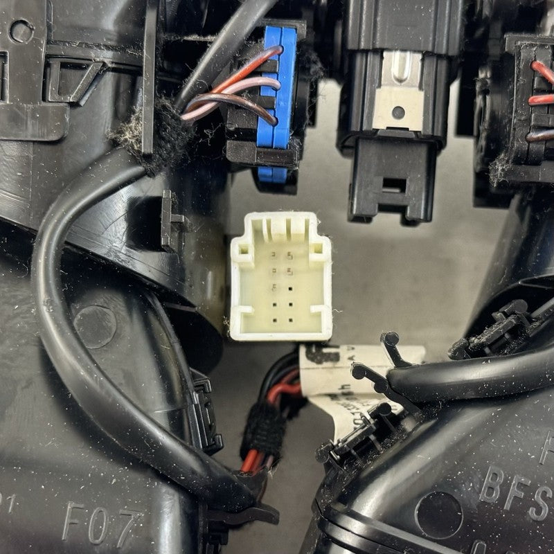 64229166891 11-16 BMW M5 528 535 550 F10 Center Dash A/C Air Vent Grille Black OEM