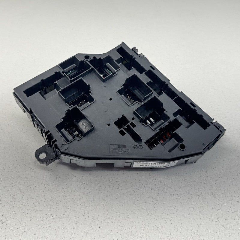 9264923-02 / 9264923 02 / 926492302 BMW M5 F06 F10 F12 F13 Rear Power Distribution Fuse Relay Junction Box OEM