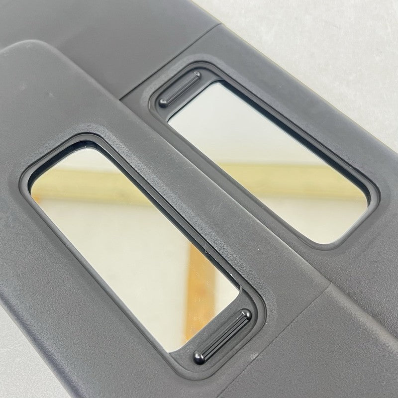 15804773 10-15 CHEVROLET CAMARO SS LEFT AND RIGHT FRONT SUNVISOR SUN VISOR SHADE PAIR OEM