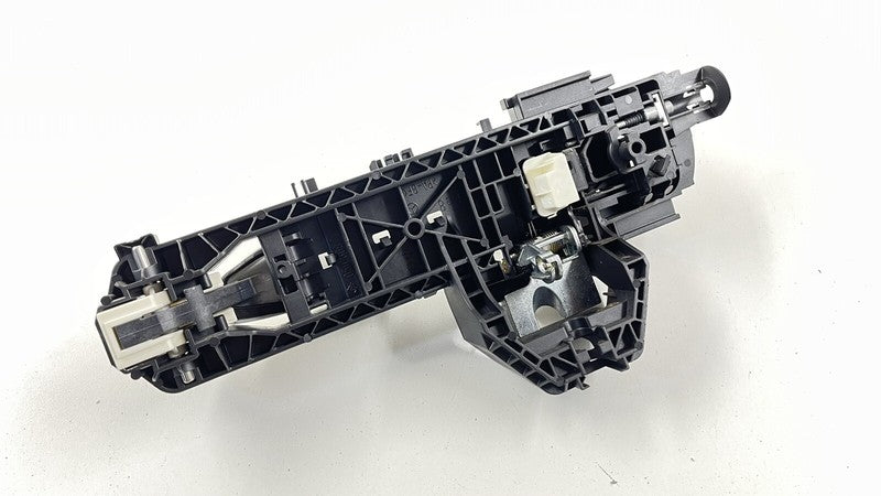 2047601634 / A2047601634 / A 204 760 16 34 1634 08-14 MERCEDES W204 W212 C E CLASS RIGHT FRONT OR REAR DOOR HANDLE WHITE