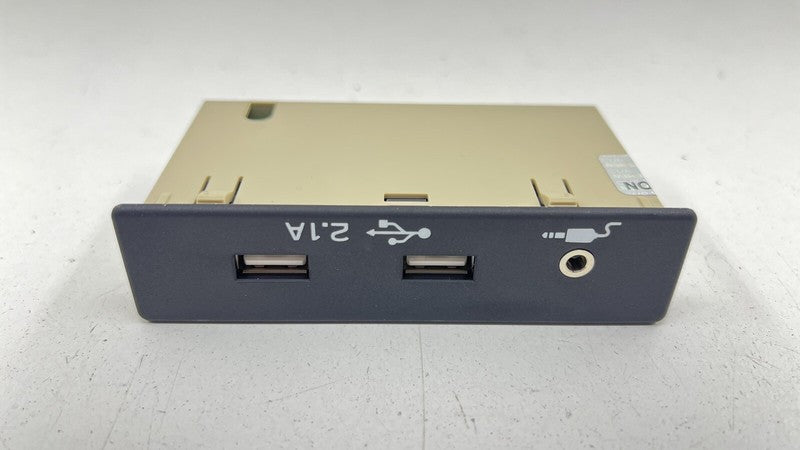 86257VC001 / 86257 VC001 22-24 SUBARU WRX AUXILIARY AUX USB JACK INPUT PORT 86257VC001 OEM