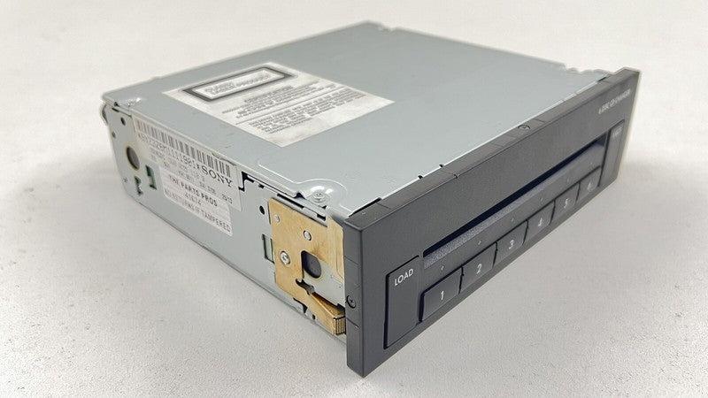 3W0 035 110 B / 3W0035110B 13-18 BENTLEY FLYING SPUR SONY MULTIMEDIA CD CHANGER PLAYER 3W0 035 110 B OEM