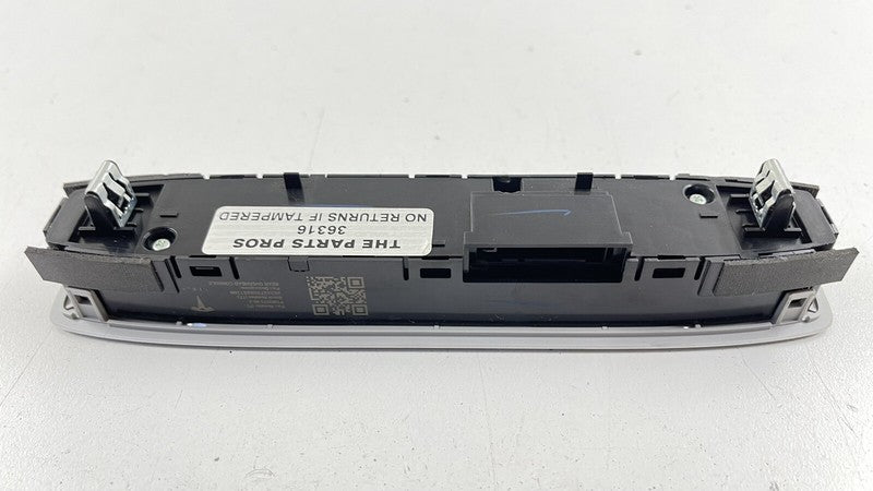 1092575-00-J / 1092575 00 J / 109257500J 20-23 TESLA MODEL Y REAR OVERHEAD CONSOLE READING LIGHT LAMP DOME 109257500J OE