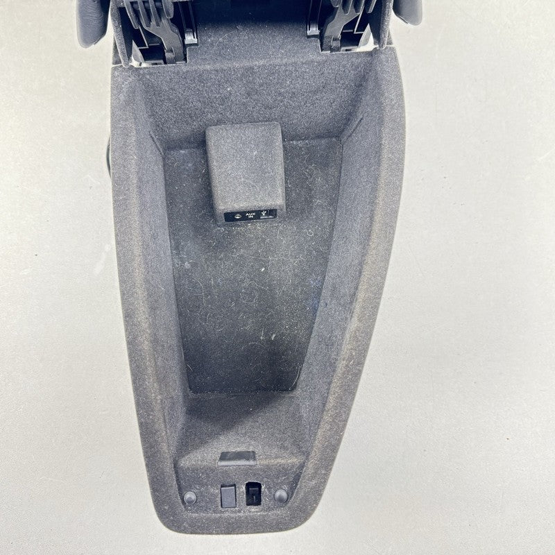 7 072 737 / 7072737 06-10 BMW M6 E63 E64 Center Console Armrest Arm Rest Cover 7072737 OEM