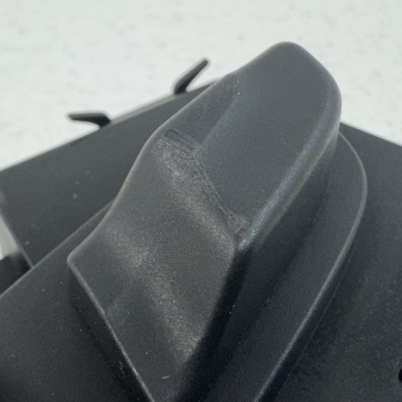 A2048701758 / 204 870 17 58 / 2048701758 08-14 Mercedes W204 C250 Passenger Right Front Seat Control Switch OEM