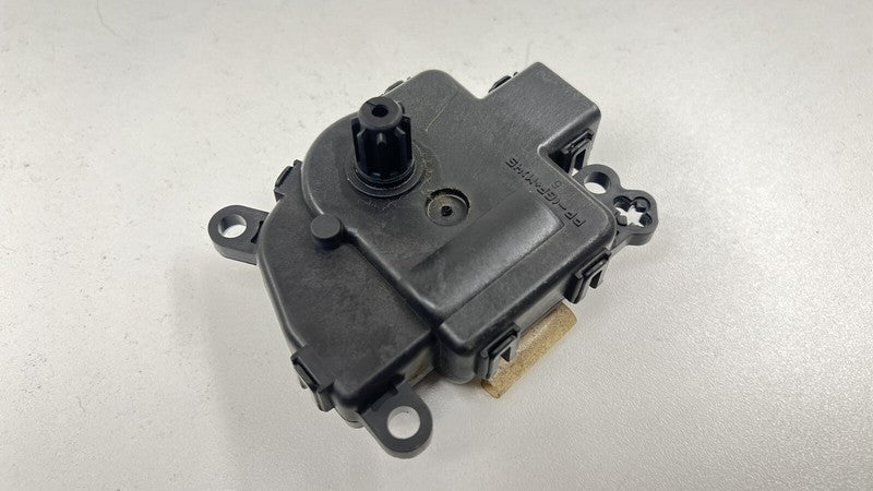 VPAR3H-19740-AA / VPAR3H 19740 AA / VPAR3H19740AA 11-14 FORD MUSTANG GT HVAC BOX HEATER AC FLAP MOTOR AIR MIX ACTUATOR S