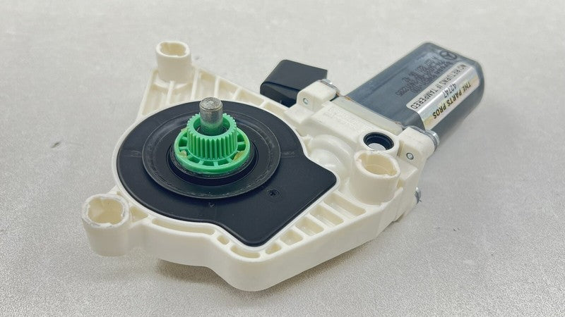 A 207 820 06 42 0642 / A2078200642 / 2078200642 12-18 MERCEDES BENZ CLS550 W218 RIGHT REAR DOOR WINDOW REGULATOR MOTOR O