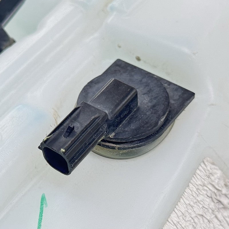 PR3B-17B613-AC / PR3B 17B613 AC / PR3B17B613AC 24-25 Ford Mustang GT Windshield Washer Reservoir Tank Bottle PR3B-17B613