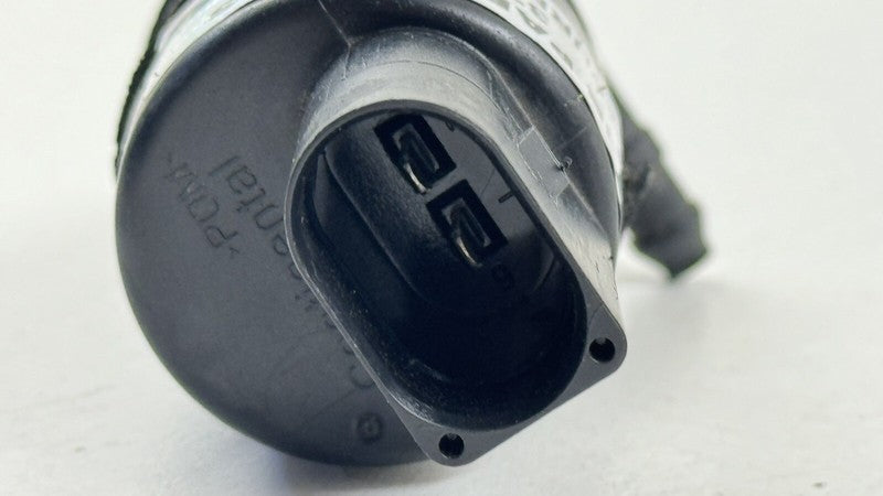 1K5 955 651 / 1K5955651 11-23 AUDI A8 S8 WASHER BOTTLE WATER PUMP MOTOR SENDING UNIT 1K5955651 OEM