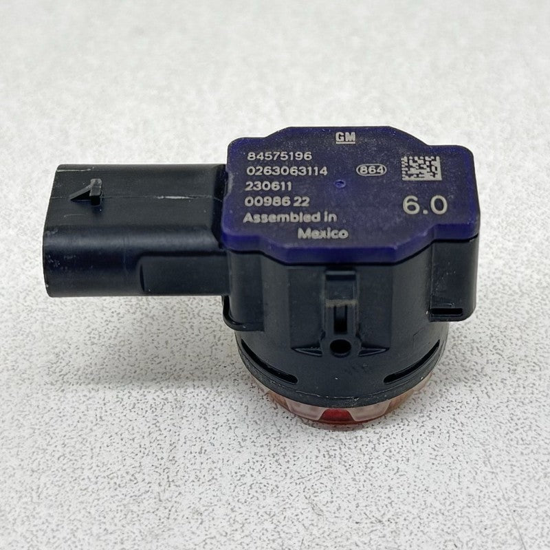 84575196 22-24 CADILLAC CT5 V BLACKWING REAR BUMPER PDC PARKING SENSOR 84575196 OEM