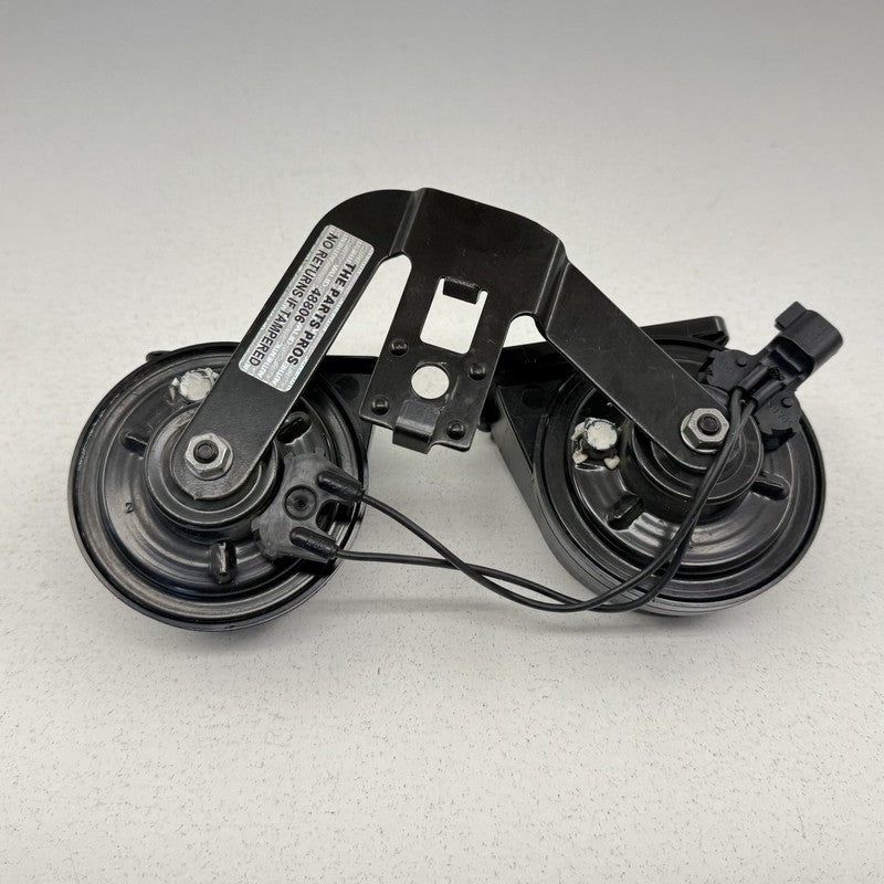 PR3T 13A803 AA / PR3T13A803AA 24-26 Ford Mustang Low High Note Pitch Tone Horn Siren Alarm Signal Pair OEM