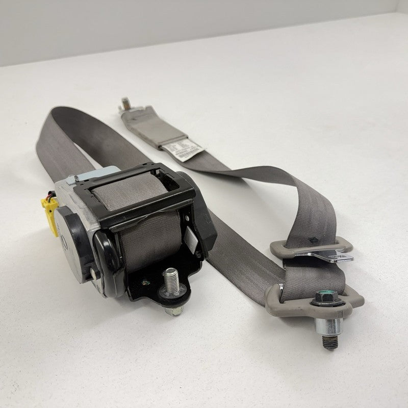 81450-TK8-A010-M1 / 81450 TK8 A010 M1 / 81450TK8A010M1 11-17 Honda Odyssey Passenger Right Front Seatbelt Seat Belt Retr