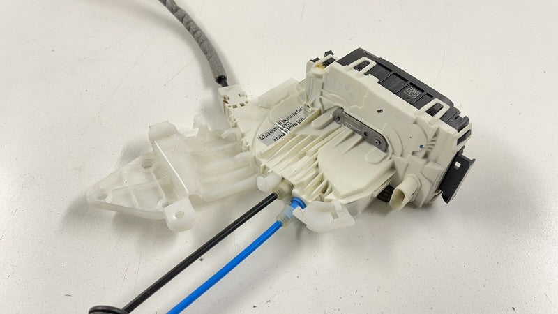 0997300435 / A0997300435 / A 099 730 04 35 0435 08-14 MERCEDES BENZ W204 W212 C E CLASS RIGHT REAR DOOR LOCK LATCH ACTUA