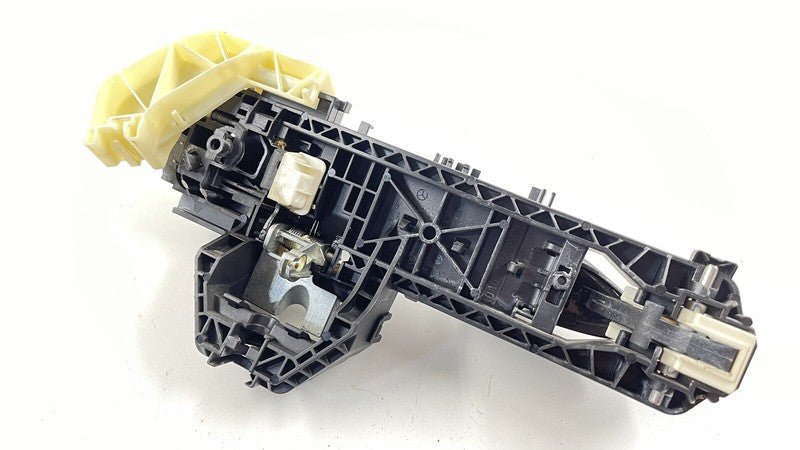 2047601034 / A2047601034 / A 204 760 10 34 1034 08-14 MERCEDES W204 W212 C E CLASS DRIVER LEFT REAR DOOR HANDLE BLACK OE