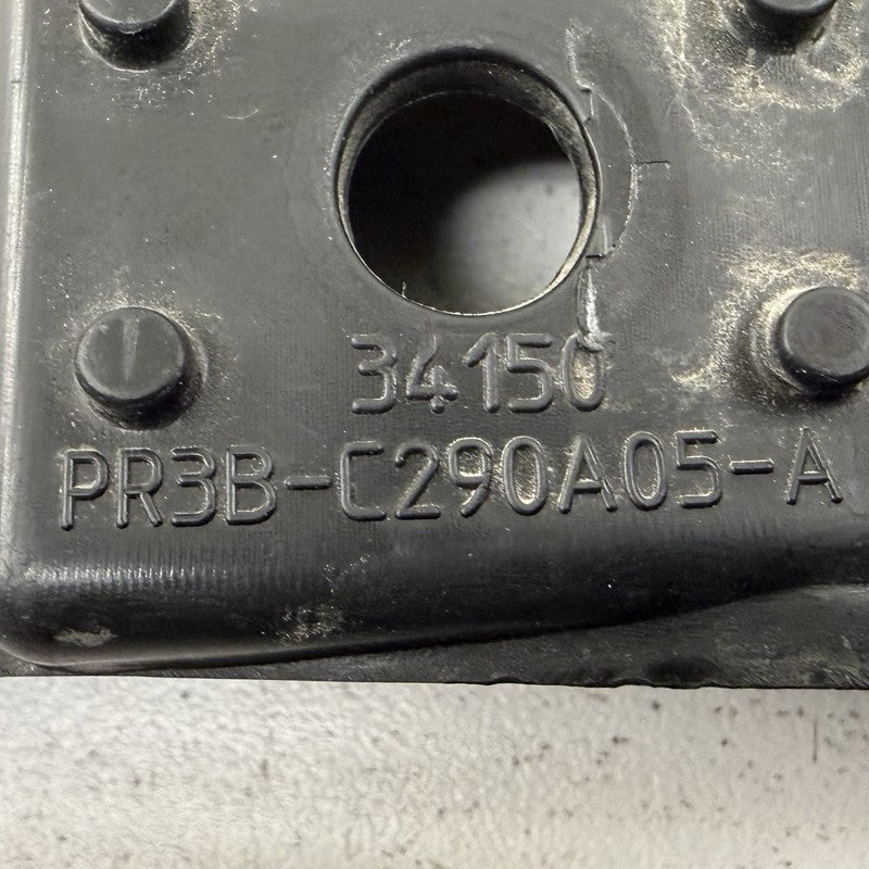 PR3B C290A05 A / PR3BC290A05A 24-26 Ford Mustang Left Rear Rocker Panel Side Skirt Retainer Bracket OEM