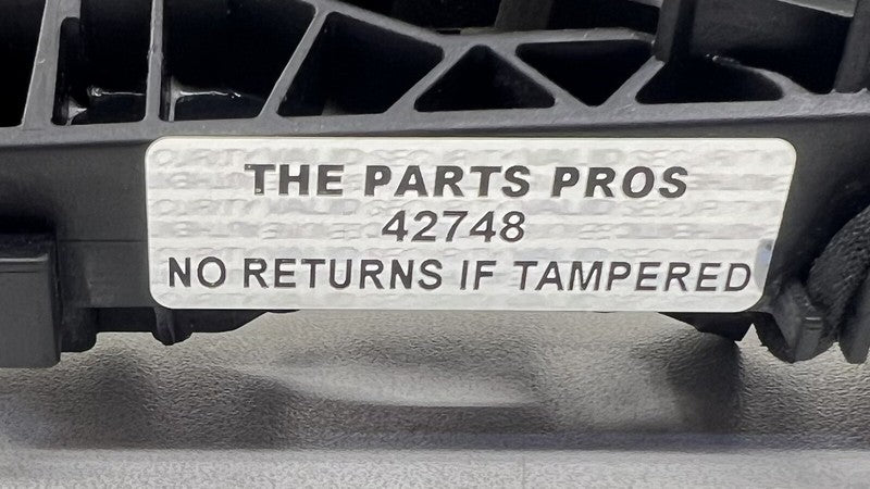 2047602434 / A2047602434 / A 204 760 24 34 2424 12-18 MERCEDES BENZ CLS550 W218 PASSENGER RIGHT REAR DOOR HANDLE BLACK O