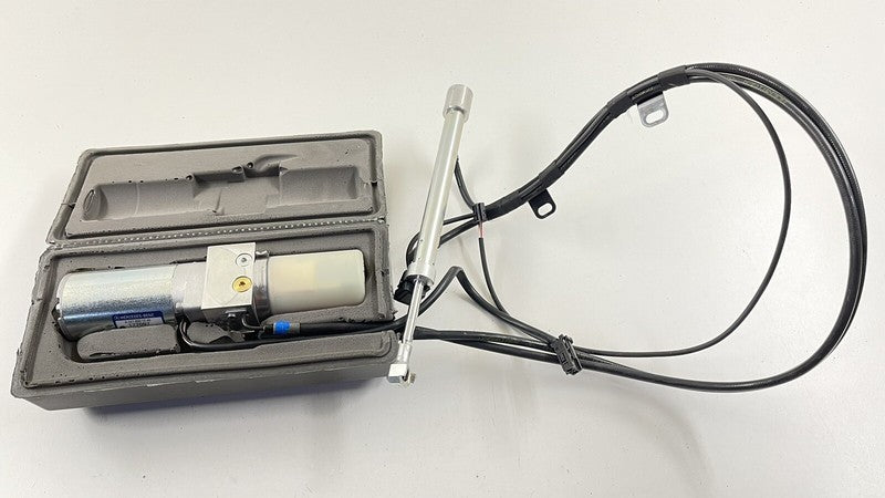 2218001548 / A2218001548 / A 221 800 15 48 1548 07-13 MERCEDES BENZ S550 W221 REAR TRUNK HYDRAULIC PULL DOWN CLOSE PUMP 